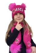 Kişiye Özel İsimli Figürlü Atkı Bere Takımı - İSİMİ ATKI BERE ÇİFT PONPONLU - Fuşya Çiçek (44737624522) - 1