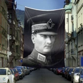 Siyah-Beyaz Askeri Üniformalı Mustafa Kemal Atatürk  Poster Bayrağı ATA44 - 5