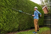 Bosch UniversalHedgePole 18 Tek Akülü 2.5 Ah Teleskopik Çit Budama Makinesi - 2