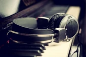 Headphones - Kanvas Tablo thumbnail 1