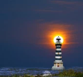 Batan Güneş ve Deniz Feneri - Kanvas Tablo thumbnail 1