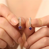 925 Ayar Gümüş Kalpli Taş Sallantı Küpe thumbnail 5