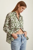 V Yaka Desenli Saten Gömlek Haki thumbnail 5