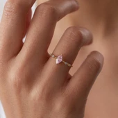 8 Ayar Altın Mekik Taşlı Şık Günlük Kadın Yüzük - 1
