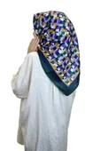 Shecarf Quare Rayon Eşarp - Desenli Avangard Eşarp - Dijital Baskı - Kadın Tesettür 01102  ZÜMRÜT thumbnail 1