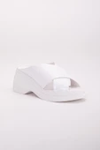 Rugan Kalın Çapraz Bantlı Beyaz Kadın Dolgu Topuklu Terlik thumbnail 4