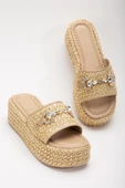 Hasır Sargılı Taban Taşlı Bej Kadın Dolgu Topuklu Terlik thumbnail 1