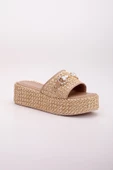 Hasır Sargılı Taban Taşlı Bej Kadın Dolgu Topuklu Terlik thumbnail 4