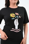 Kadın Büyük Beden Çiçek Tutan El Baskılı T-Shirt 1574-23 - 4