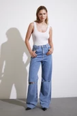 Yırtık Detaylı Kesik Paça Jean Mavi thumbnail 1