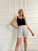 Kadın Beyaz Biye Detaylı Gri Şort - 5