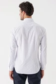 Beyaz Uzun Kollu Baskılı Bez Ayağı Sert Yaka Cepsiz Garnili Klasik Slim Fit Gömlek 1004235106 thumbnail 6