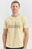 Sarı Baskılı Bez Ayağı Bisiklet Yaka Cepli %100 Pamuk Slim Fit Dar Kesim Tişört 1011240182 thumbnail 5