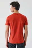 Tarçın Baskılı Bez Ayağı Bisiklet Yaka %100 Pamuk Casual Slim Fit Dar Kesim Tişört 1011240168 - 2