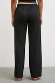 Bol Paça Lastikli Pantolon Siyah thumbnail 6