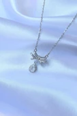 316L Çelik Zincirli Gümüş Renk Zirkon Taşlı Damla Detay Fiyonk Model Kolye thumbnail 3