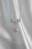316L Çelik Gümüş Renk Fiyonk Detay Pembe Zirkon Taşlı Tektaş Kolye thumbnail 3