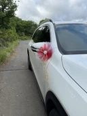 5 Adet Beyaz Kırmızı Kristal Tül Beyaz Latex Gül Doğal Rafya Detaylı Düğün Nikah Kına Sünnet Konvoy Süsü thumbnail 7