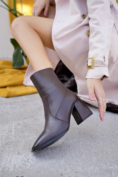 Muggo ADELA Garantili Hakiki Deri Kare Burun Fermuarlı Topuklu Kadın Bot - 9