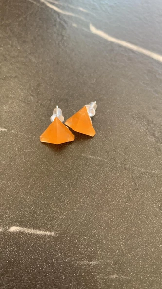 Parlak Turuncu Renkli Simli Gümüş Aksesuarlı Üçgen Elmas Şekil Küpe El Yapımı Epoksi - Resim 4