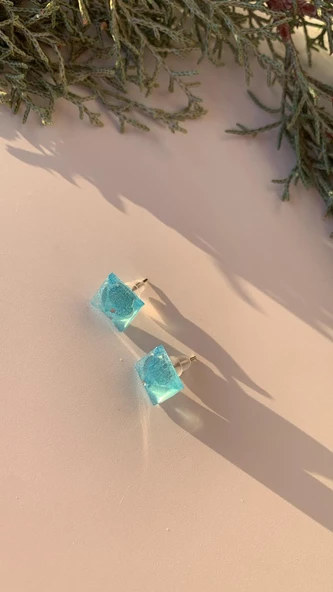 Parlak Deniz Mavi Renkli Glitterli Gümüş Aksesuarlı Kare Elmas Şekil Küpe El Yapımı Epoksi - 3