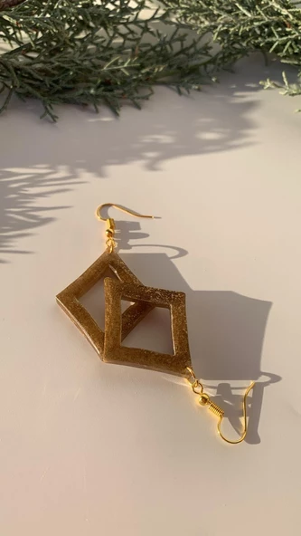 Gold Renk Simli Gold Aksesuarlı Karo İçi Boş Şekil Epoksi Küpe El Yapımı Hediyelik