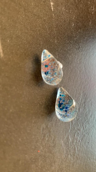 Şeffaf Epoksi İçerisine Mavi Glitter Süslemeli Gümüş Aksesuarlı Damla Şekil Epoksi Küpe El Yapımı - Resim 8