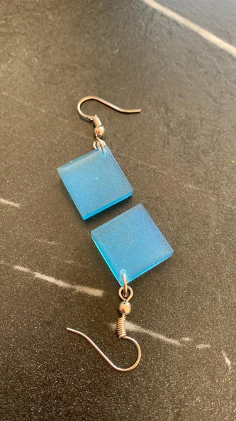 Parlak Okyanus Mavisi Renk Karo Şekil Gümüş Aksesuarlı Epoksi Küpe El Yapımı Hediyelik - Resim 8