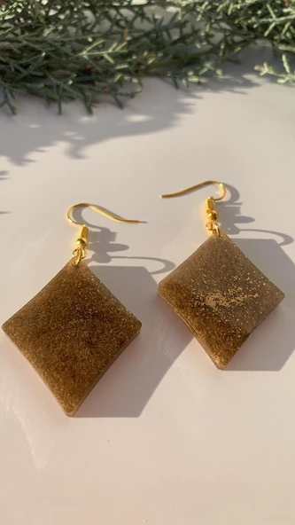 Gold Renkli Simli Gold Aksesuarlı Karo Şekil Epoksi Küpe El Yapımı Hediyelik ürün görseli