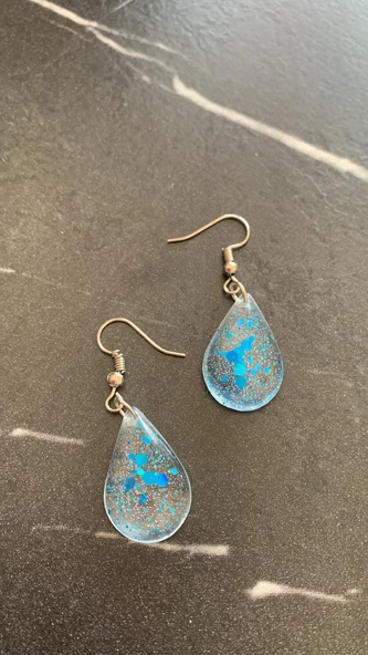 Şeffaf Epoksi İçine Mavi Glitter Süslemeli Gümüş Aksesuarlı Orta Damla Şekil Epoksi Küpe El Yapımı - 8