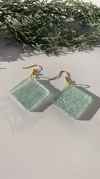 Tırtıklı Kristal Desenli Mint Yeşili Renk Gold Aksesuarlı Büyük Kare Şekil Epoksi Küpe El Yapımı