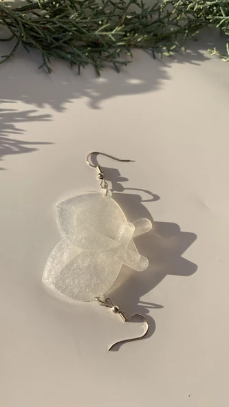 Parlak Beyaz Sedef Renkli Simli Gümüş Aksesuarlı Balık Şekil Küpe El Yapımı Epoksi Hediyelik - Resim 3