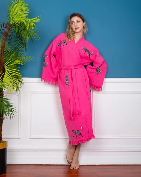 Bornoz ,Plaj Kıyafeti,Kimono , Kaftan ,Sabahlık  Pembe Kumaş Siyah Leopar Desen Baskılı