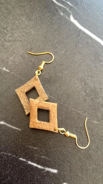 Gold Renk Simli Gold Aksesuarlı Karo İçi Boş Şekil Epoksi Küpe 4.5 Cm El Yapımı Hediyelik - Resim 2