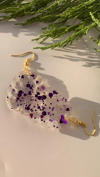 Şeffaf Epoksi İçinde Mor Glitter Süslemeli Gümüş Aksesuarlı Yaprak Şekil Epoksi Küpe El Yapımı - 7