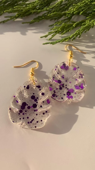 Şeffaf Epoksi İçinde Mor Glitter Süslemeli Gümüş Aksesuarlı Yaprak Şekil Epoksi Küpe El Yapımı - 5