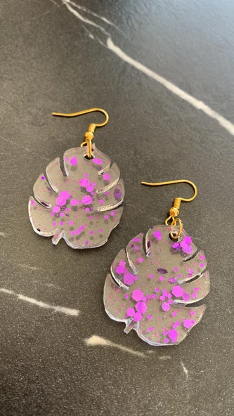 Şeffaf Epoksi İçinde Mor Glitter Süslemeli Gümüş Aksesuarlı Yaprak Şekil Epoksi Küpe El Yapımı - 4