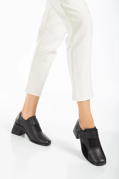 Cırtlı Hazır Taban Hafif Siyah Kadın Günlük Ayakkabı ürün görseli