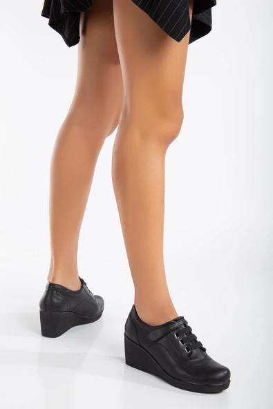 Dolgu Taban Cırtlı Elastik Bant Siyah Kadın Günlük Ayakkabı - Resim 2