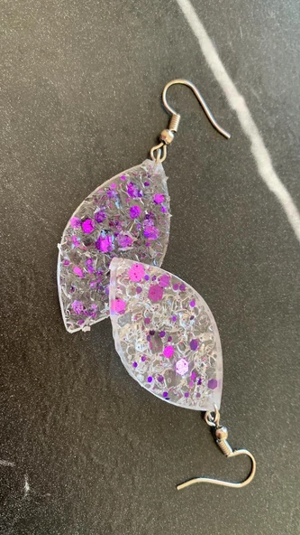 Şeffaf Epoksi İçine Mor Glitter Süsleme Kristal Desen Elips Şekil Gümüş Aksesuarlı Küpe El Yapımı - Resim 4