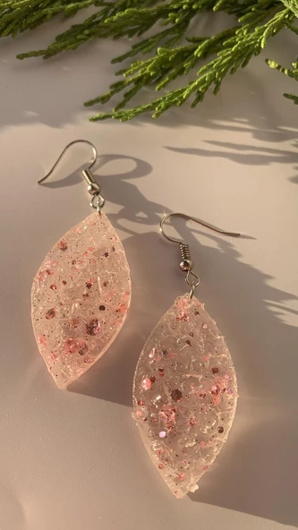 Şeffaf Epoksi İçine Pembe Glitter Süsleme Kristal Desen Elips Şekil Gümüş Aksesuarlı Küpe El Yapımı - Resim 5