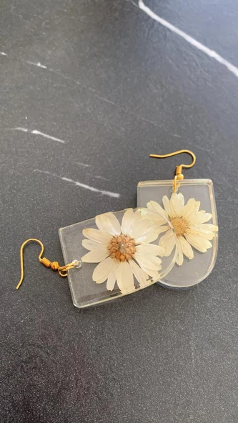 Kurutulmuş Sarı Papatya İle Süslenmiş Oval Çerçeve Şekil Küpe Gold Aksesuarlı Epoksi El Yapımı - 6