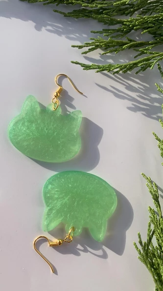 Parlak Fıstık Yeşili Renkli Gold Aksesuarlı Kedi Köpek Yüzü Şekil Küpe El Yapımı Epoksi Hediyelik - Resim 5