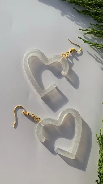 Transparan Beyaz Renkli Simli Sedefli Gold Aksesuar Açık Kalp Şekil Epoksi Küpe El Yapımı - Resim 8