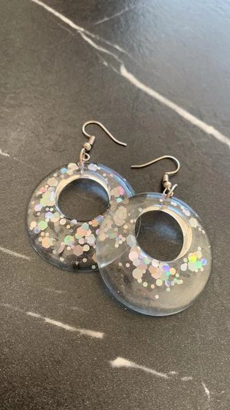 Şeffaf Epoksi İçerisine Glitter Süslü İçi Boş Daire Şekil Gümüş Aksesuarlı Küpe El Yapımı - Resim 8