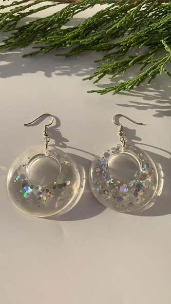 Şeffaf Epoksi İçerisine Glitter Süslü İçi Boş Daire Şekil Gümüş Aksesuarlı Küpe El Yapımı - Resim 5