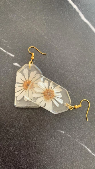 Kurutulmuş Beyaz Papatya İle Süslenmiş Kare Çerçeve Şekil Gold Aksesuarlı Küpe Epoksi El Yapımı - Resim 8