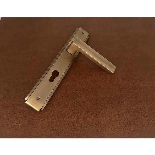 Bella Antik Sarı Lüx Zamak Aynalı Yale Çelik Kapı Kolu Sağ Basar Tek Yön - Resim 4