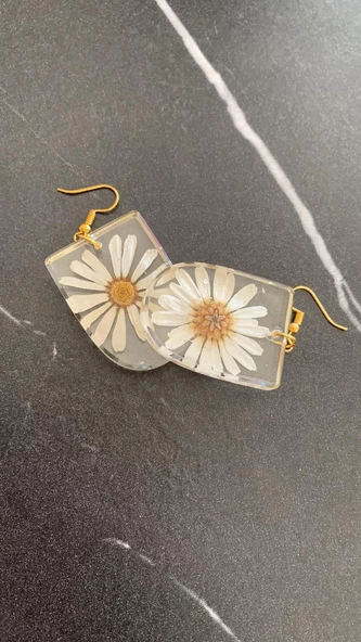 Kurutulmuş Beyaz Papatya İle Süslenmiş Oval Çerçeve Şekil Gold Aksesuarlı Küpe Epoksi El Yapımı - 4