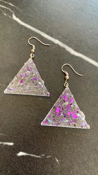 Epoksi İçine Mor Glitter Süs Tırtıklı Kristal Desen Üçgen Şekil Gümüş Aksesuar Küpe El Yapımı - Resim 6